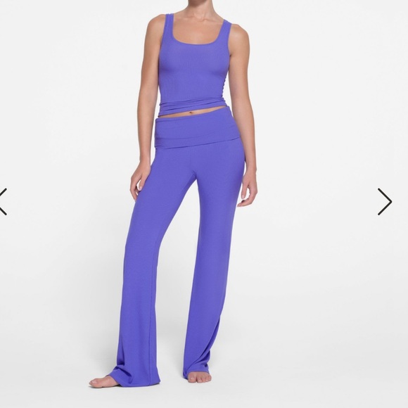 Only tried on soft lounge set with fold down pants. Top is no longer sold RARE - Picture 4 of 13